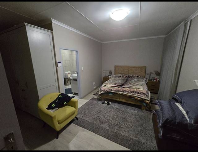 4 BEDROOM CLUSTER FOR SALE IN POMONA